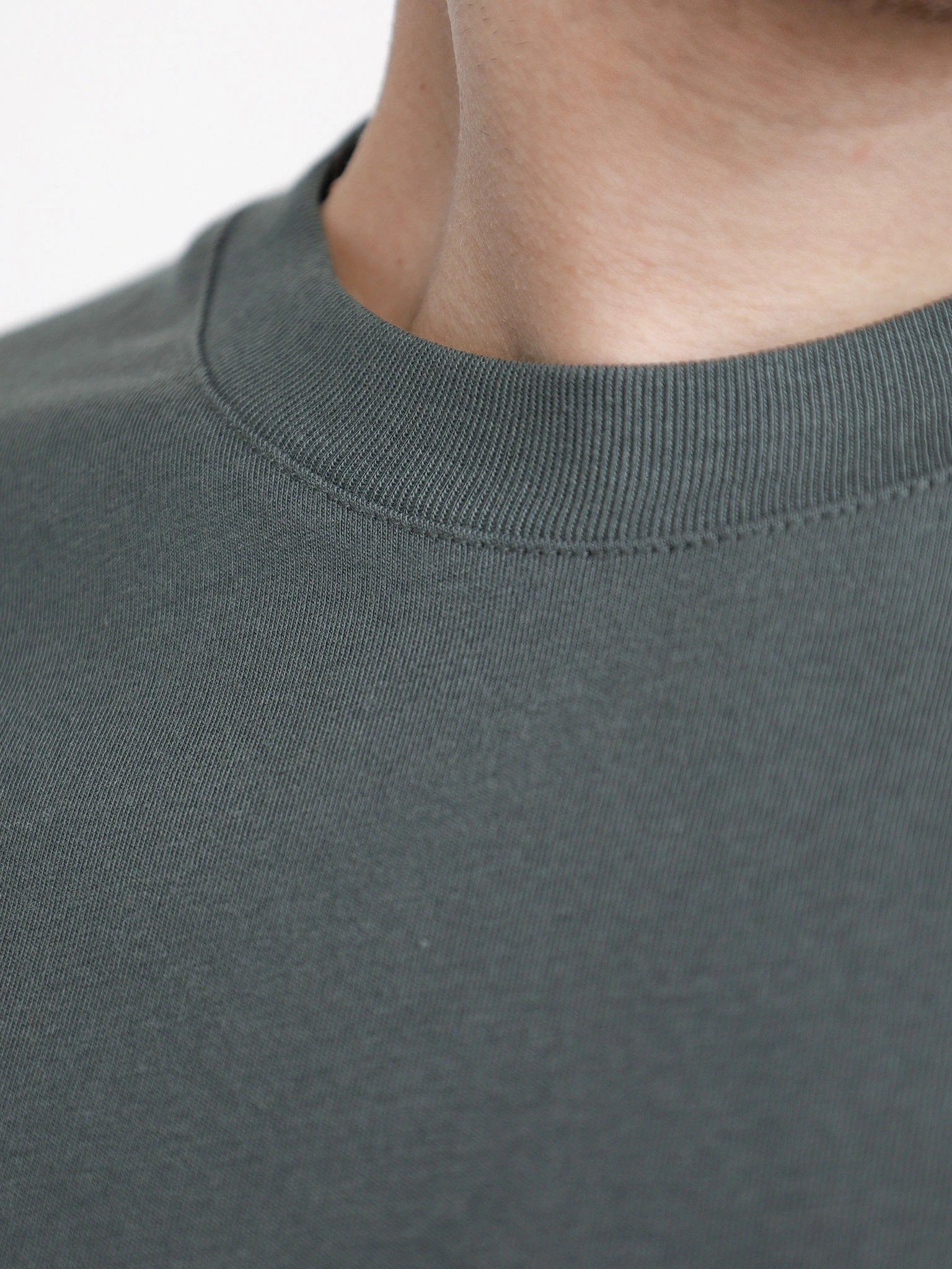 Футболка зеленого цвета из хлопка с длинным рукавом